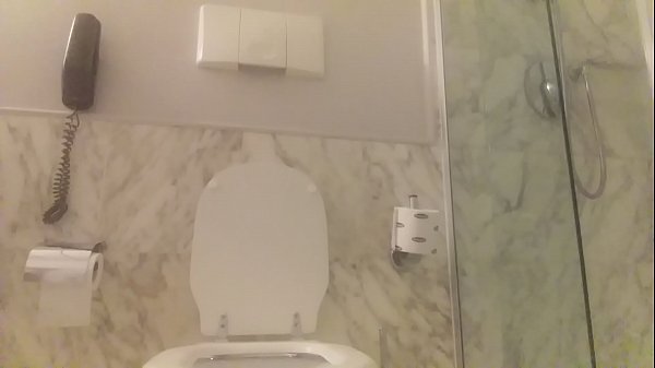 Në vaskë me flokëkuqe.