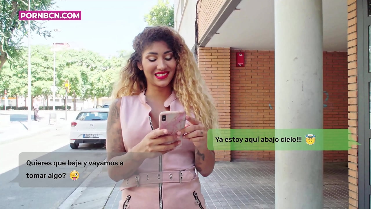 Gruaja e pabesë gati të qijë fort të dashurin e saj të ri ndërsa burri i saj punon. Latina me cica dhe një byth të madh. Venus Afërdita.