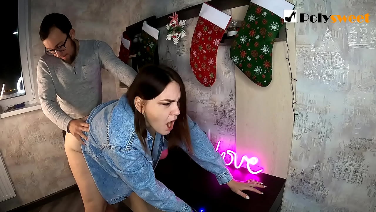 Djalit i pëlqente të qinte një vajzë të bukur me bisht në byth me gojën dhe karin e tij