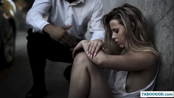 Histori të çuditshme: adoleshente e pastrehë